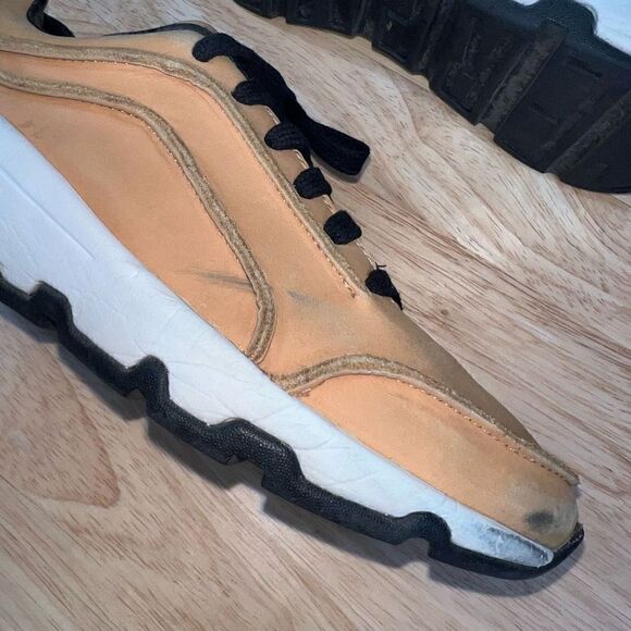 Opening Ceremony Iggy Athleisure Sneaker Exposed Seams Tan Black White Women’s 5 - Picture 11 of 13